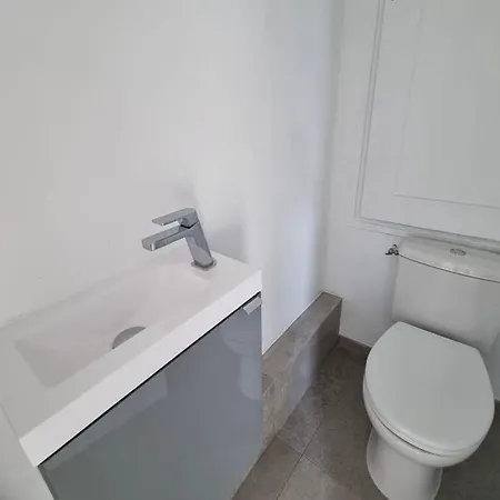 Newly Renovated 12th Floor 82m2 Chambéry